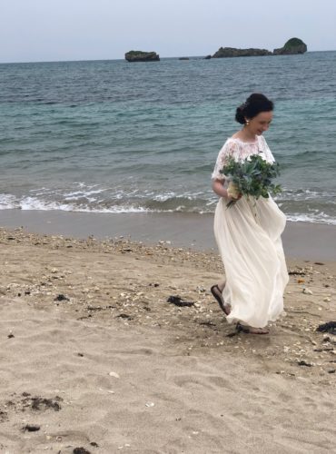 Okinawa Happy Wedding 沖縄出張ヘアメイク 沖縄読谷村の美容室を拠点にフリーで活動しております 披露宴 ロケーションフォトなどの花嫁ヘアメイク 列席ヘアメイク リゾートウェディングの経験を積んだ美容師が花嫁様の特別な1日を輝かせます